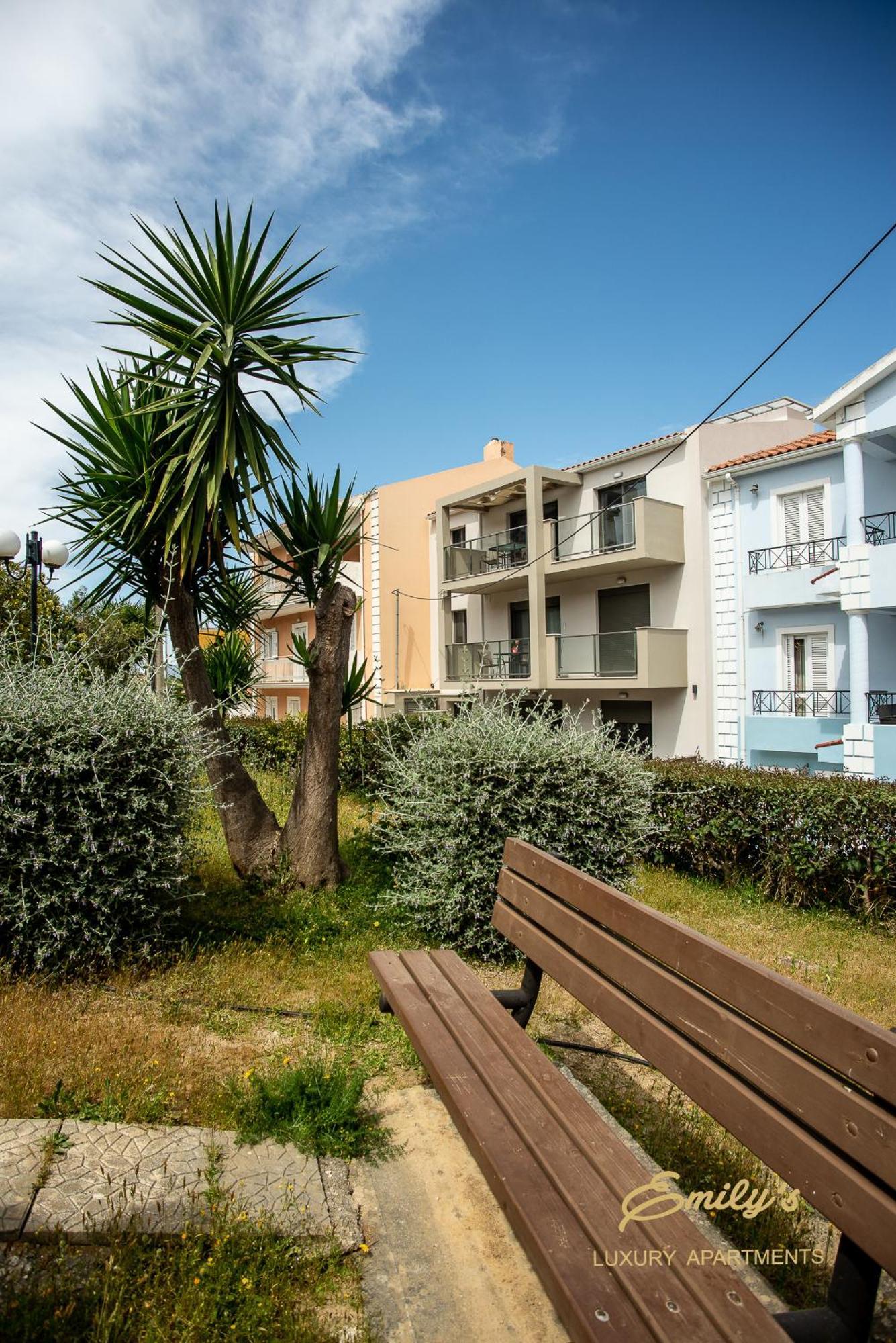 Emily'S Luxury Apartments Αργοστόλι Εξωτερικό φωτογραφία