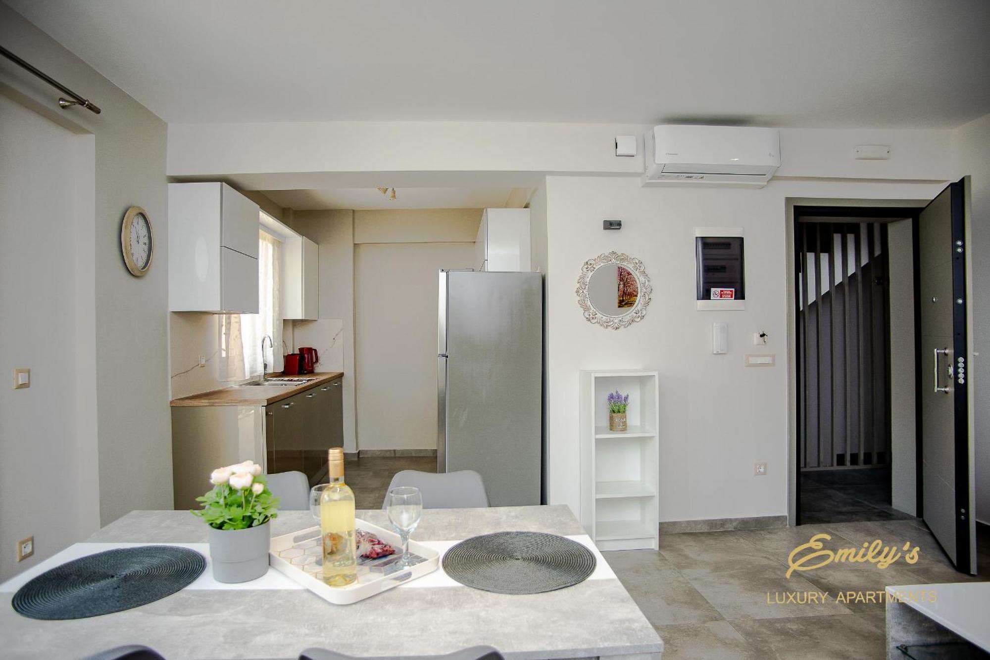 Emily'S Luxury Apartments Αργοστόλι Εξωτερικό φωτογραφία