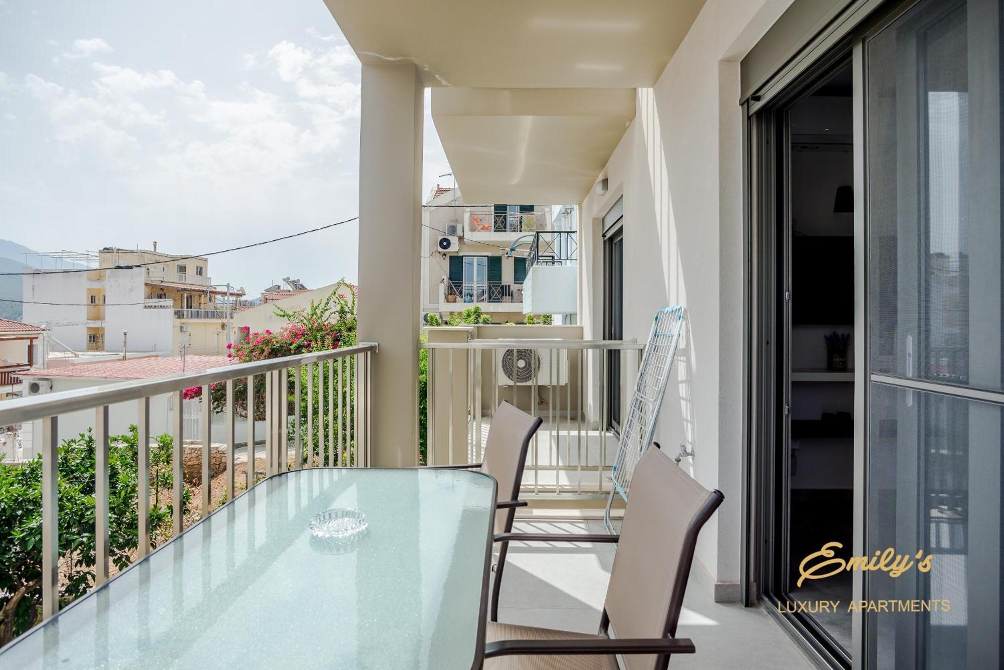 Emily'S Luxury Apartments Αργοστόλι Εξωτερικό φωτογραφία