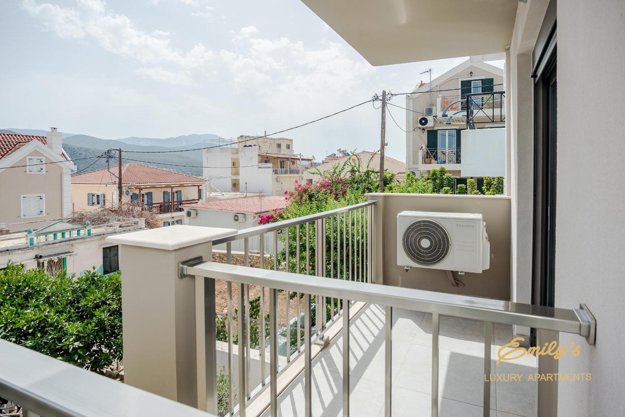 Emily'S Luxury Apartments Αργοστόλι Εξωτερικό φωτογραφία