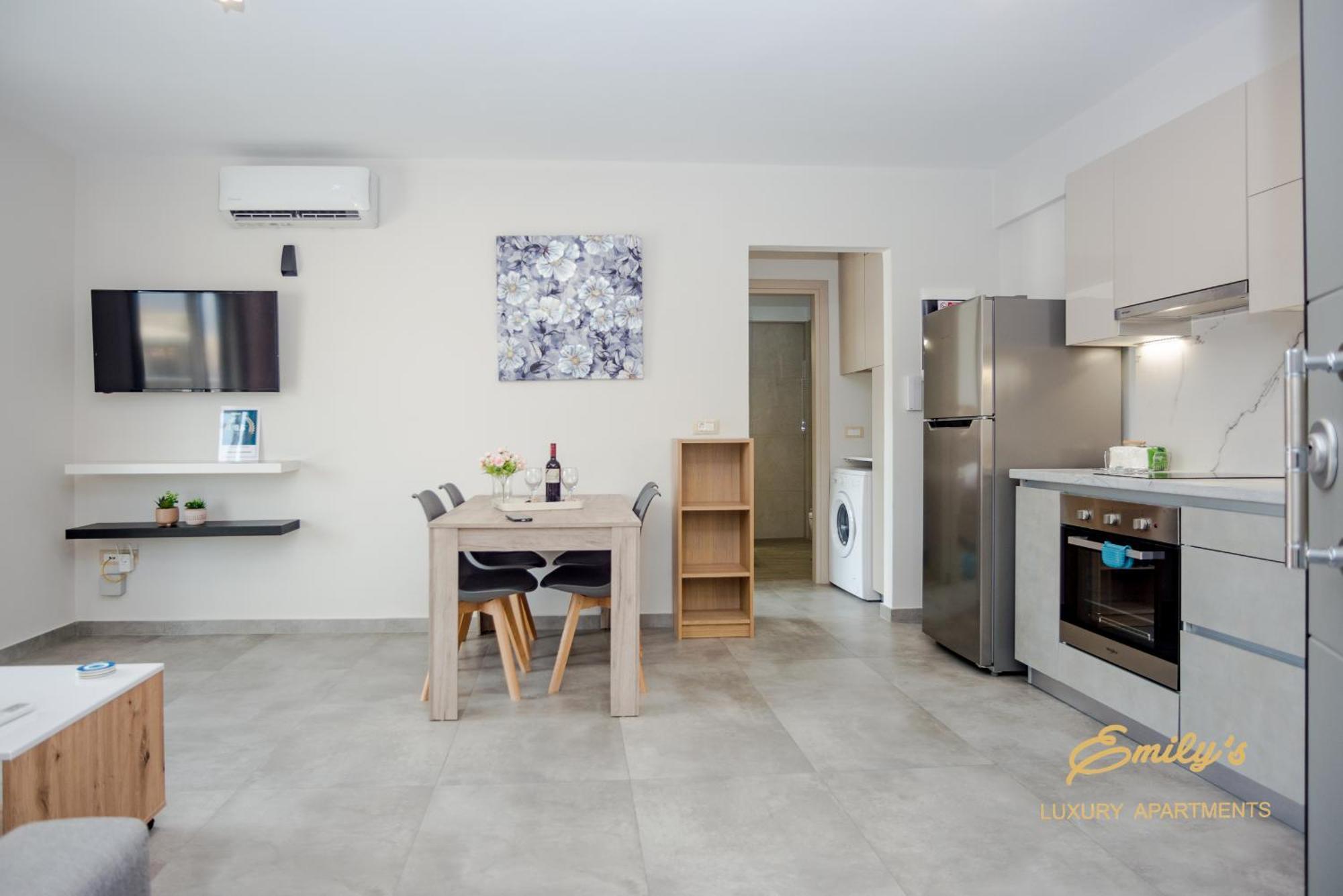 Emily'S Luxury Apartments Αργοστόλι Εξωτερικό φωτογραφία