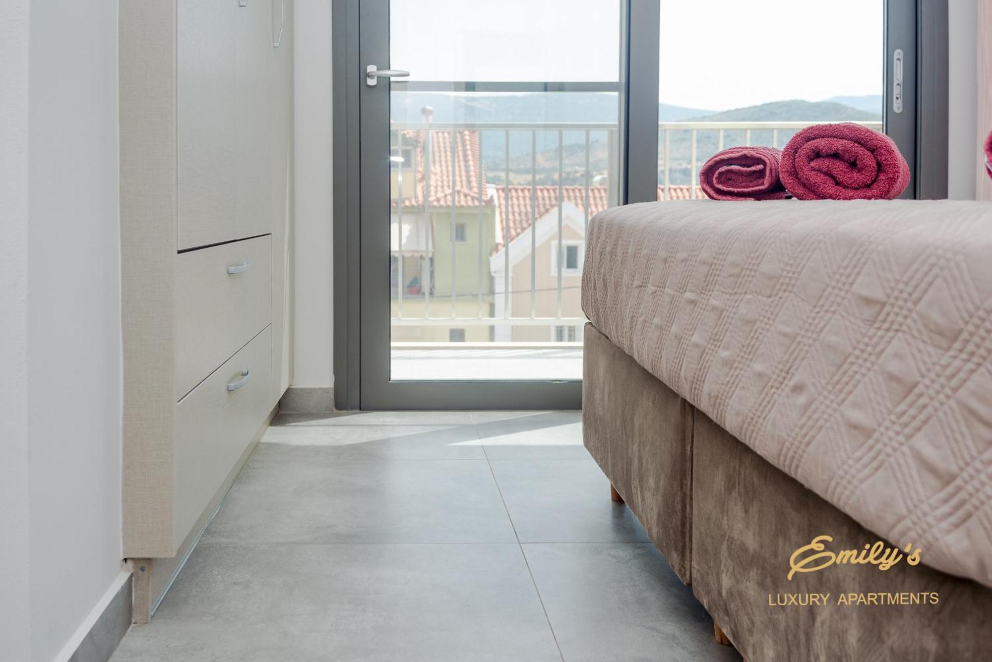 Emily'S Luxury Apartments Αργοστόλι Εξωτερικό φωτογραφία